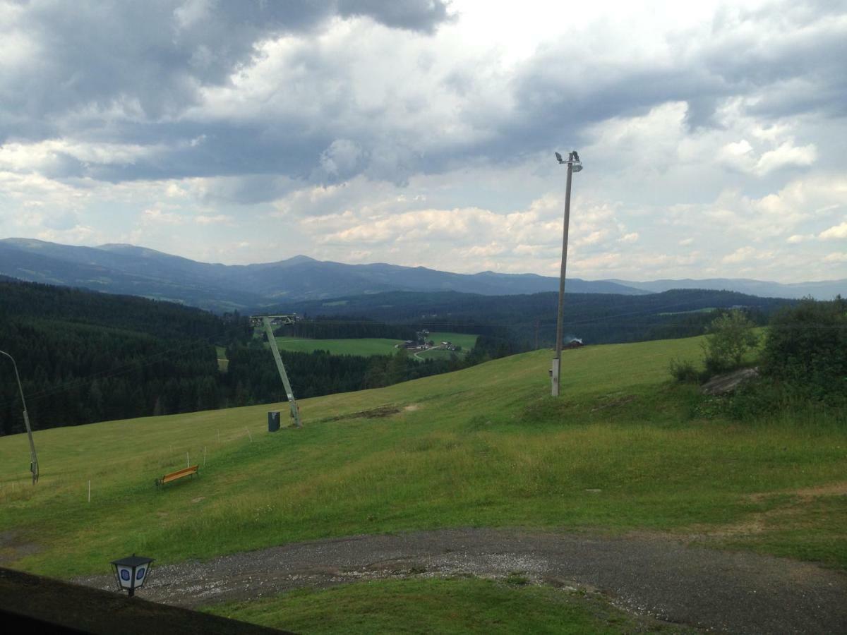 Alpengasthof Hoiswirt Modriach ภายนอก รูปภาพ